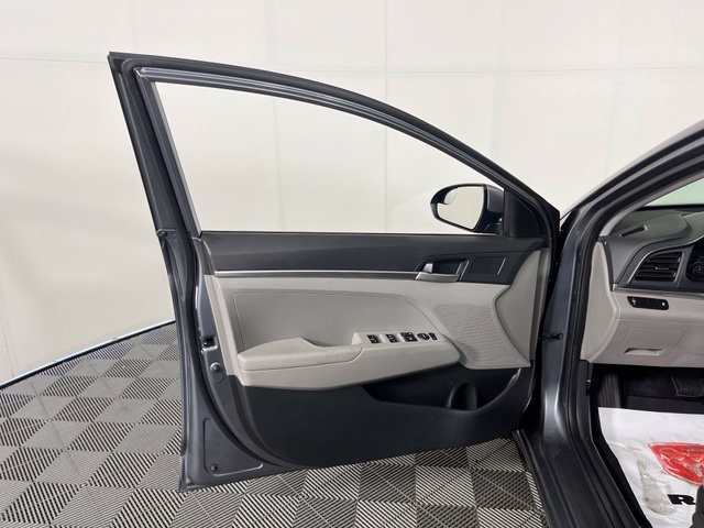Used 2019 Hyundai Elantra SE FWD image 15