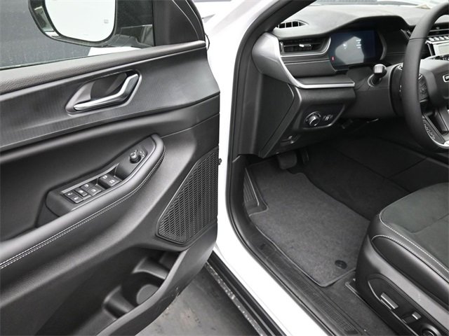 New 2025 Jeep Grand Cherokee Laredo image 14