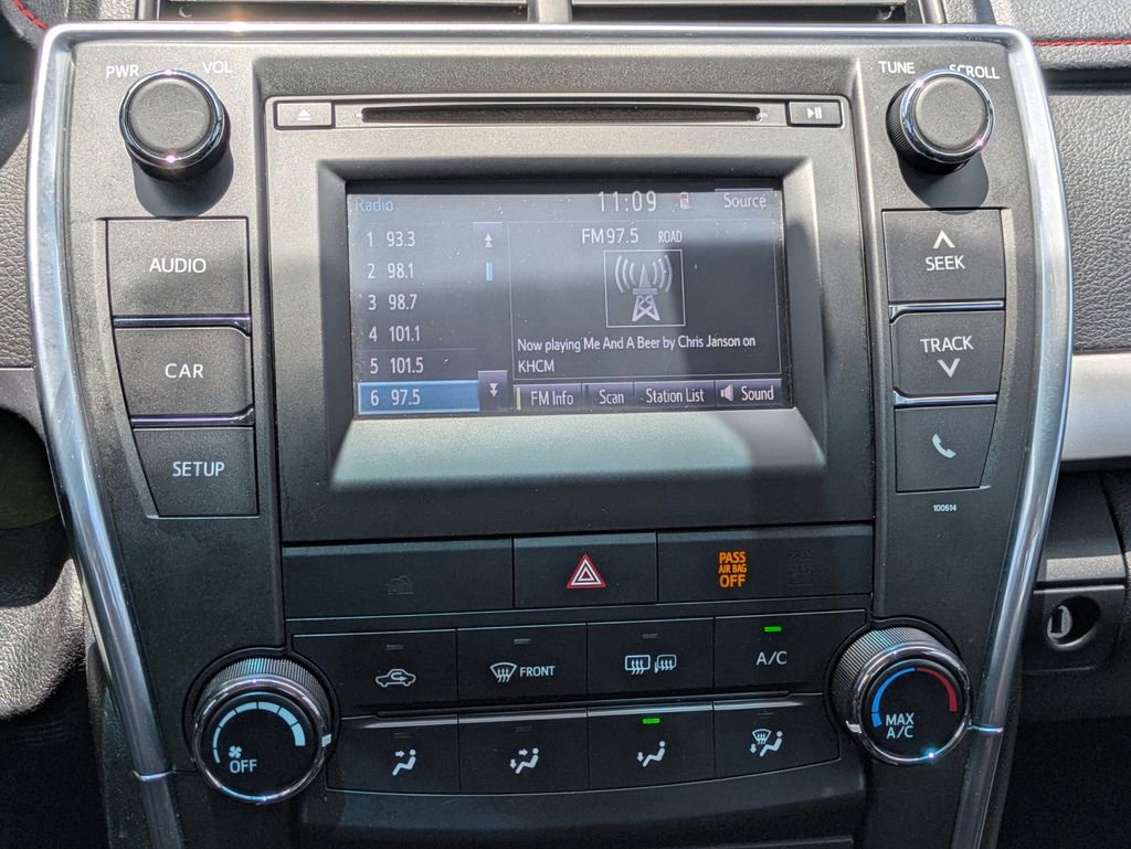 Used 2017 Toyota Camry SE image 19