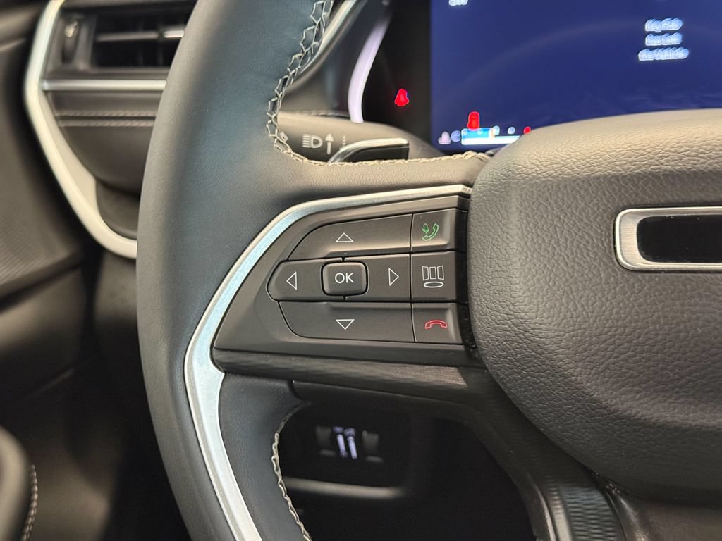 Used 2023 Jeep Grand Cherokee L Laredo AWD/4WD image 19