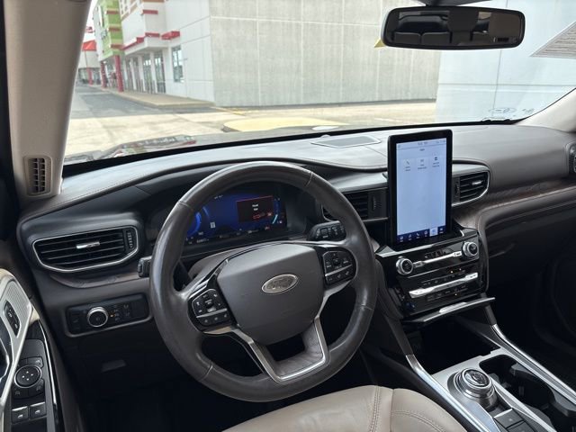 Used 2022 Ford Explorer Platinum w/ Equipment Group 601A AWD/4WD image 30