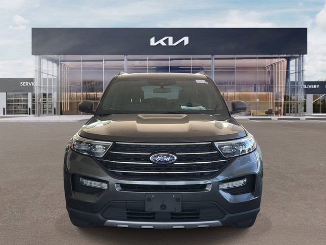 Used 2020 Ford Explorer XLT w/ Equipment Group 202A image 2