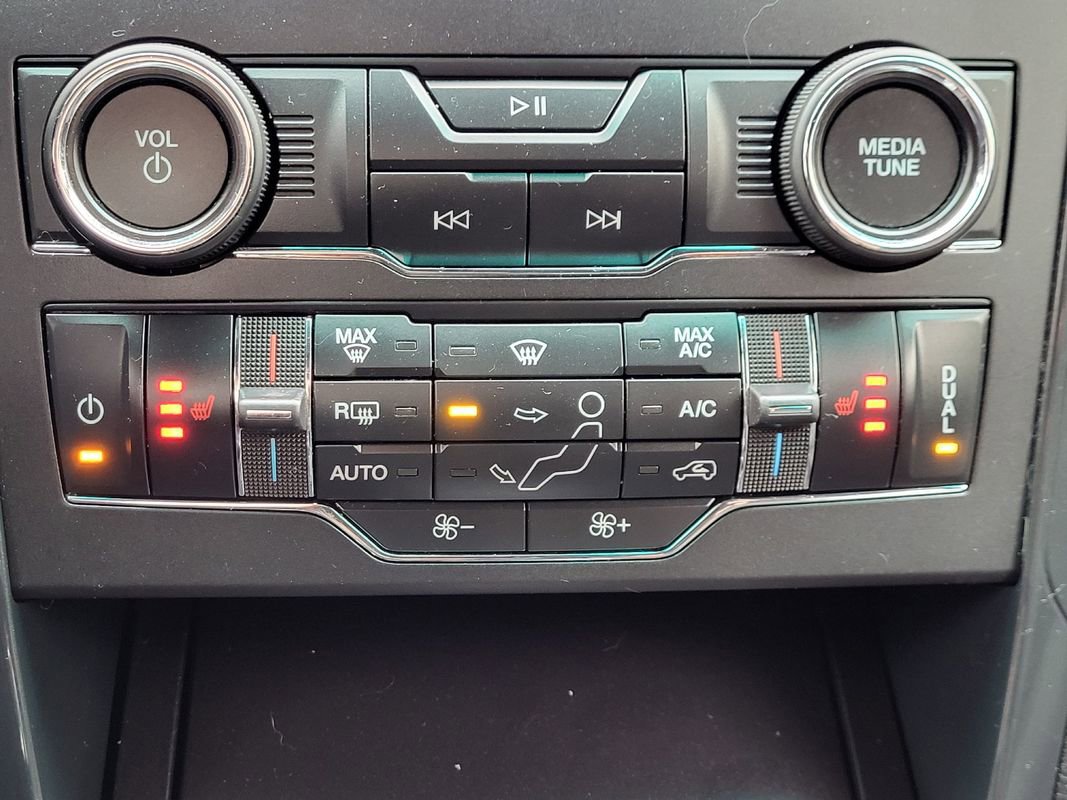 Used 2019 Ford Explorer XLT w/ Equipment Group 201A AWD/4WD image 22