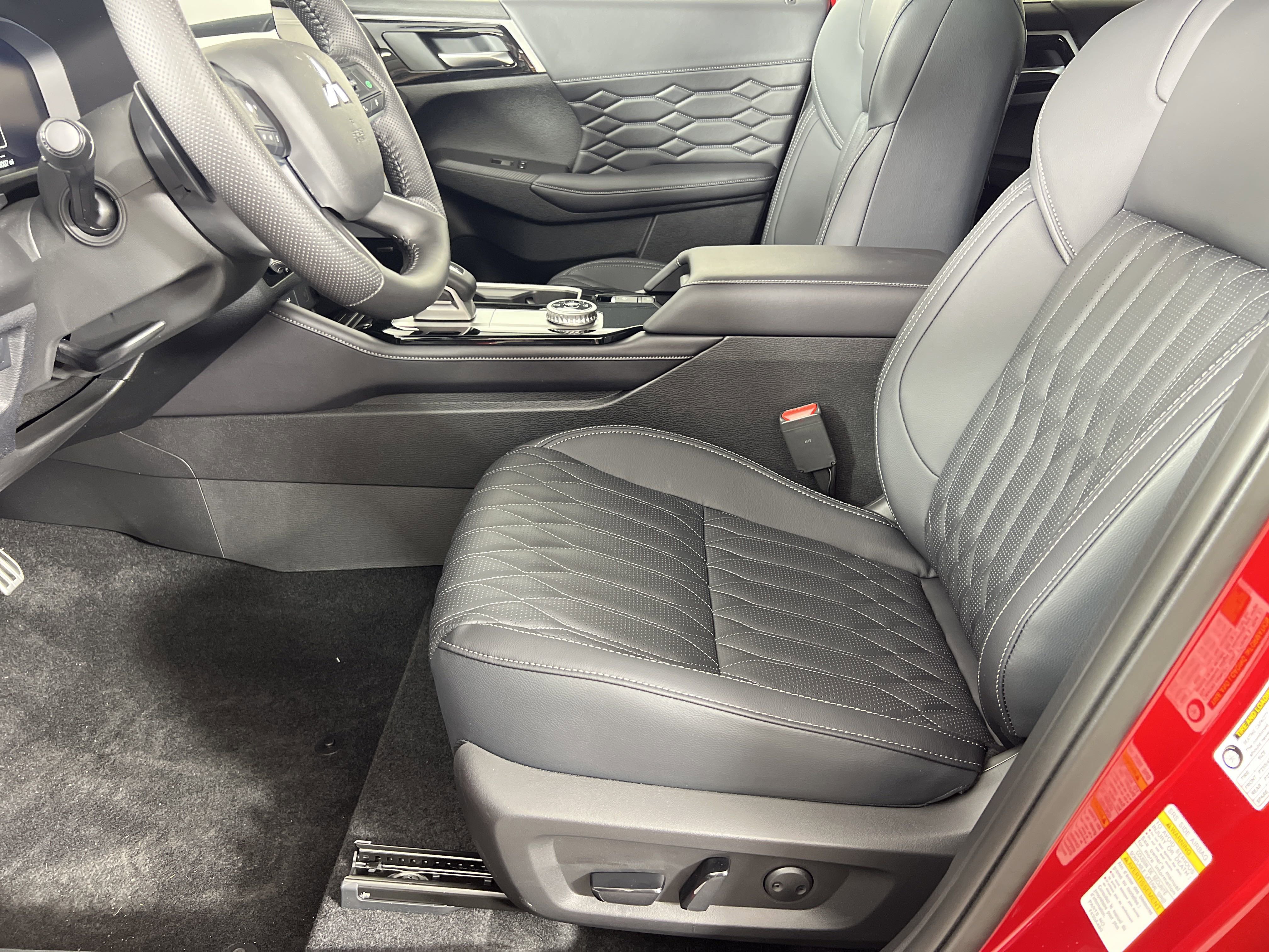 New 2025 Mitsubishi Outlander SEL image 9
