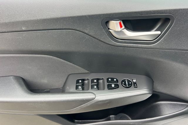 Used 2021 Hyundai Accent SE FWD image 14