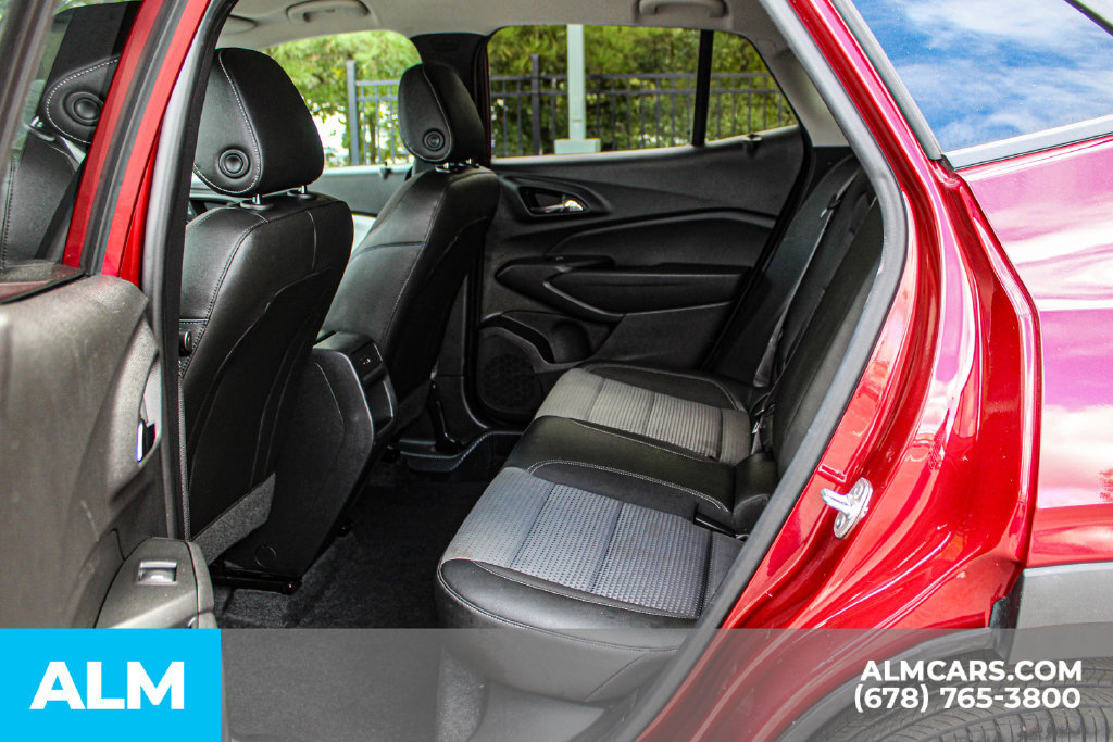 Used 2025 Chevrolet Trax LT FWD image 17