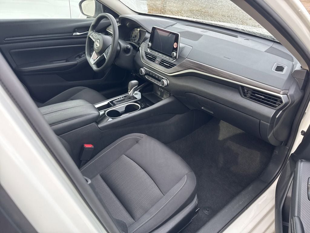 Used 2024 Nissan Altima 2.5 SV FWD image 8