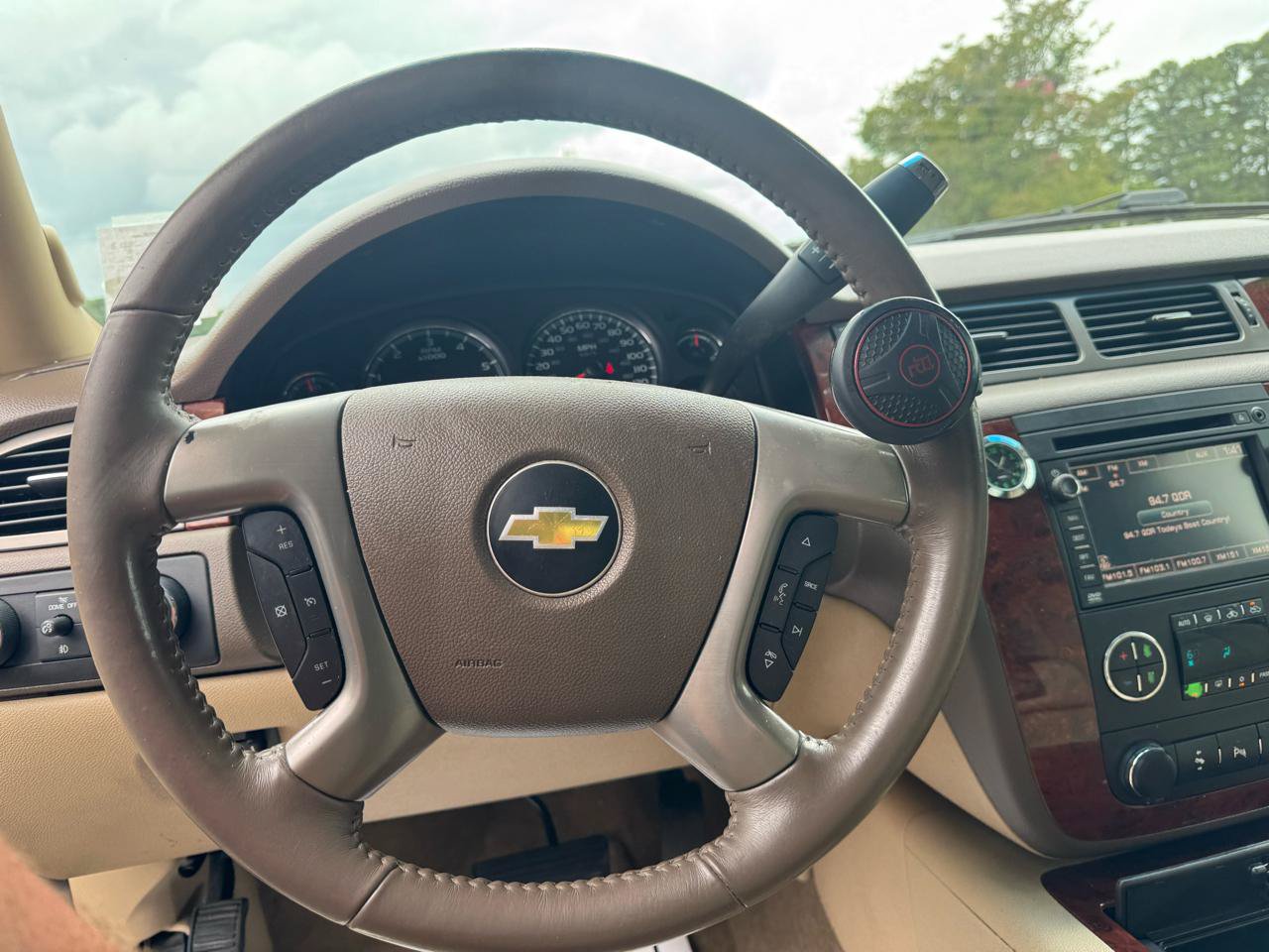 Used 2011 Chevrolet Avalanche LTZ AWD/4WD image 26