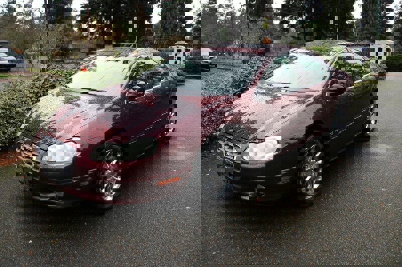 Used 2000 Chrysler LHS image 1