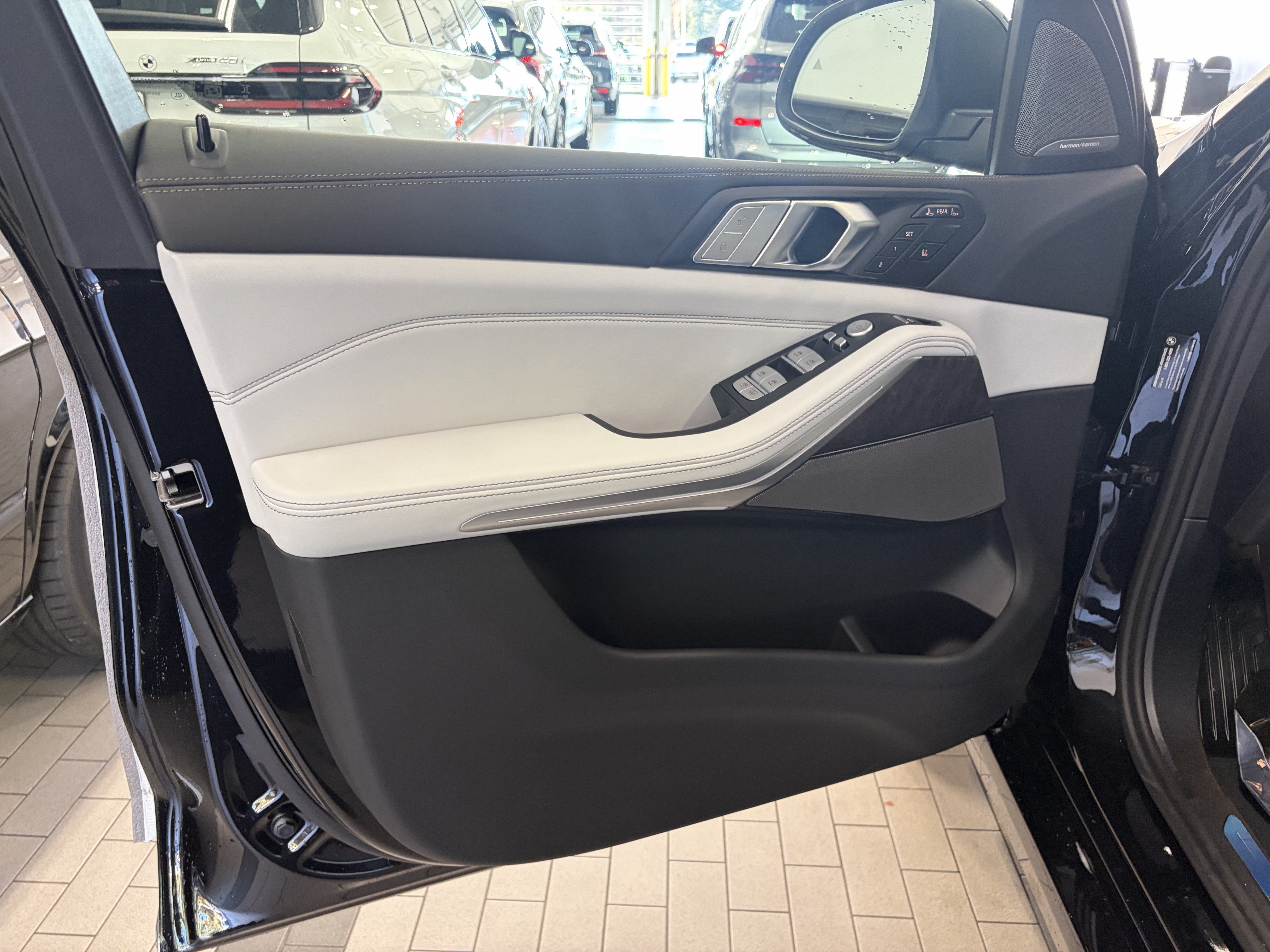 New 2027 BMW X7 xDrive40i w/ Premium Package AWD/4WD image 9