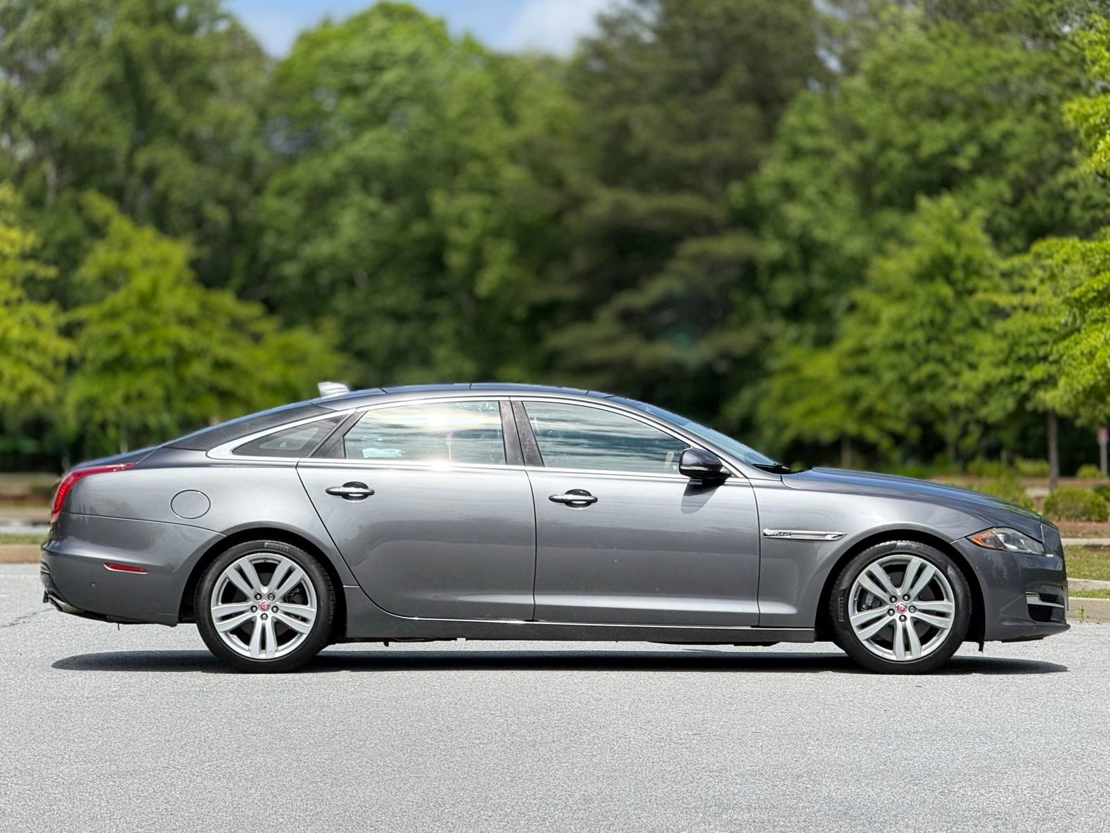 Used 2016 Jaguar XJ L Portfolio AWD/4WD image 11