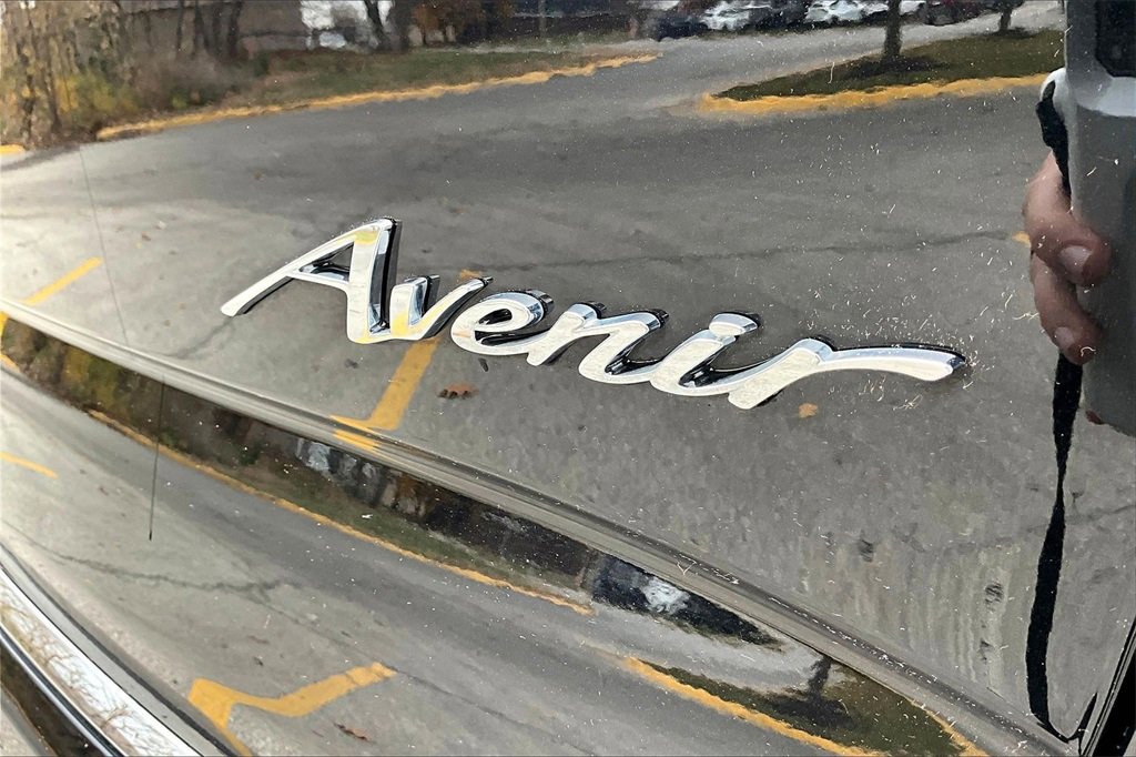 Used 2022 Buick Enclave Avenir w/ Avenir Technology Package image 8