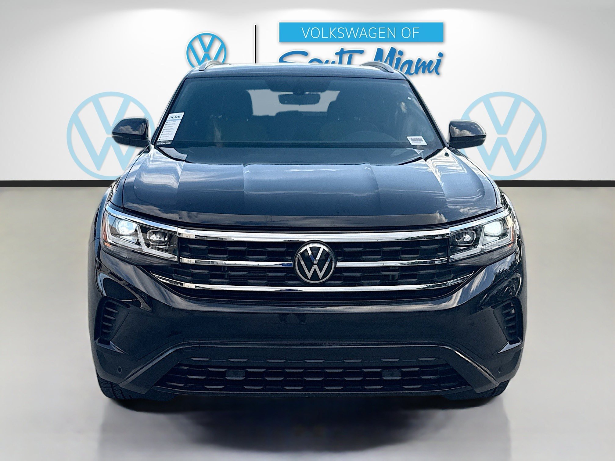 Used 2022 Volkswagen Atlas Cross Sport SE w/ Panoramic Sunroof Package AWD/4WD image 2