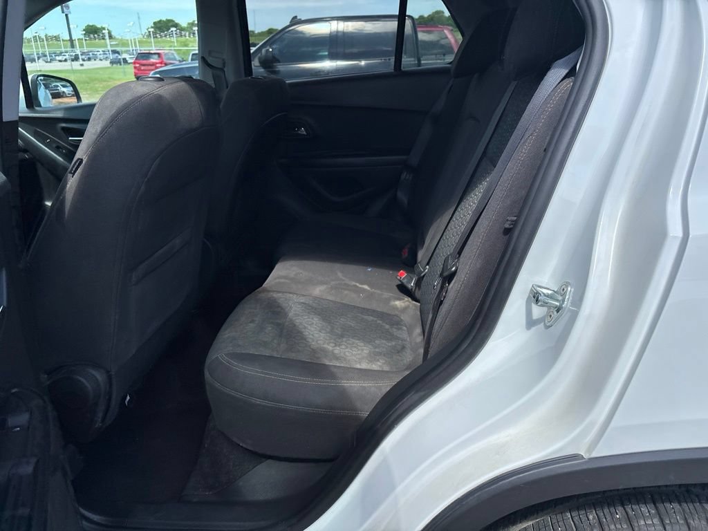 Used 2021 Chevrolet Trax LS w/ Tint and Cruise Package AWD/4WD image 9