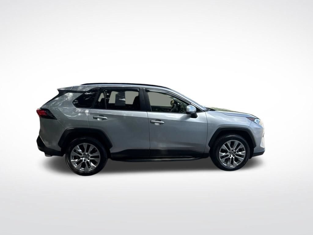 Used 2019 Toyota RAV4 XLE Premium w/ Cold Weather Package FWD image 4