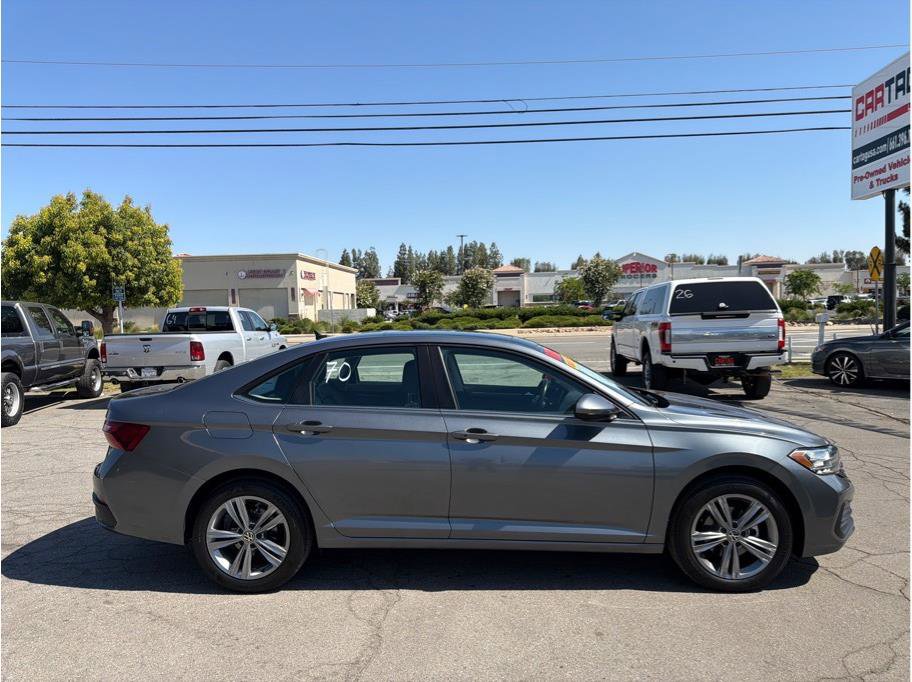 Used 2024 Volkswagen Jetta SE FWD image 4