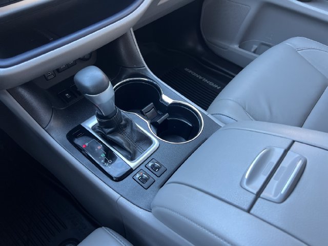 Used 2017 Toyota Highlander XLE AWD/4WD image 26