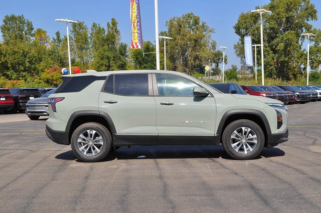 New 2026 Chevrolet Equinox LT image 2