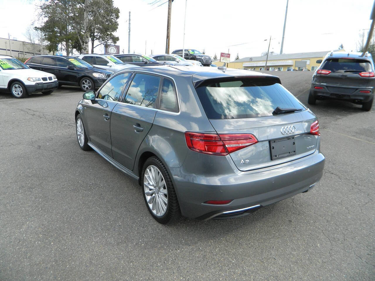 Used 2017 Audi A3 e-tron Prestige image 6