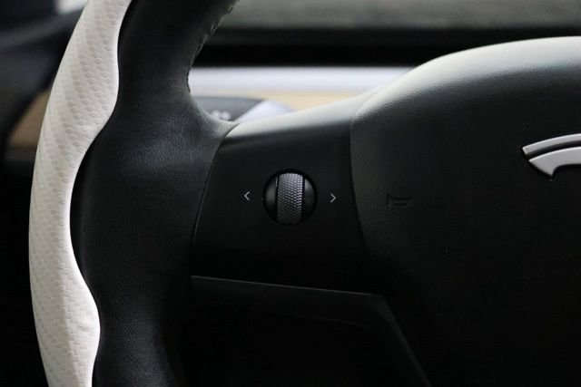 Used 2022 Tesla Model Y Long Range image 18