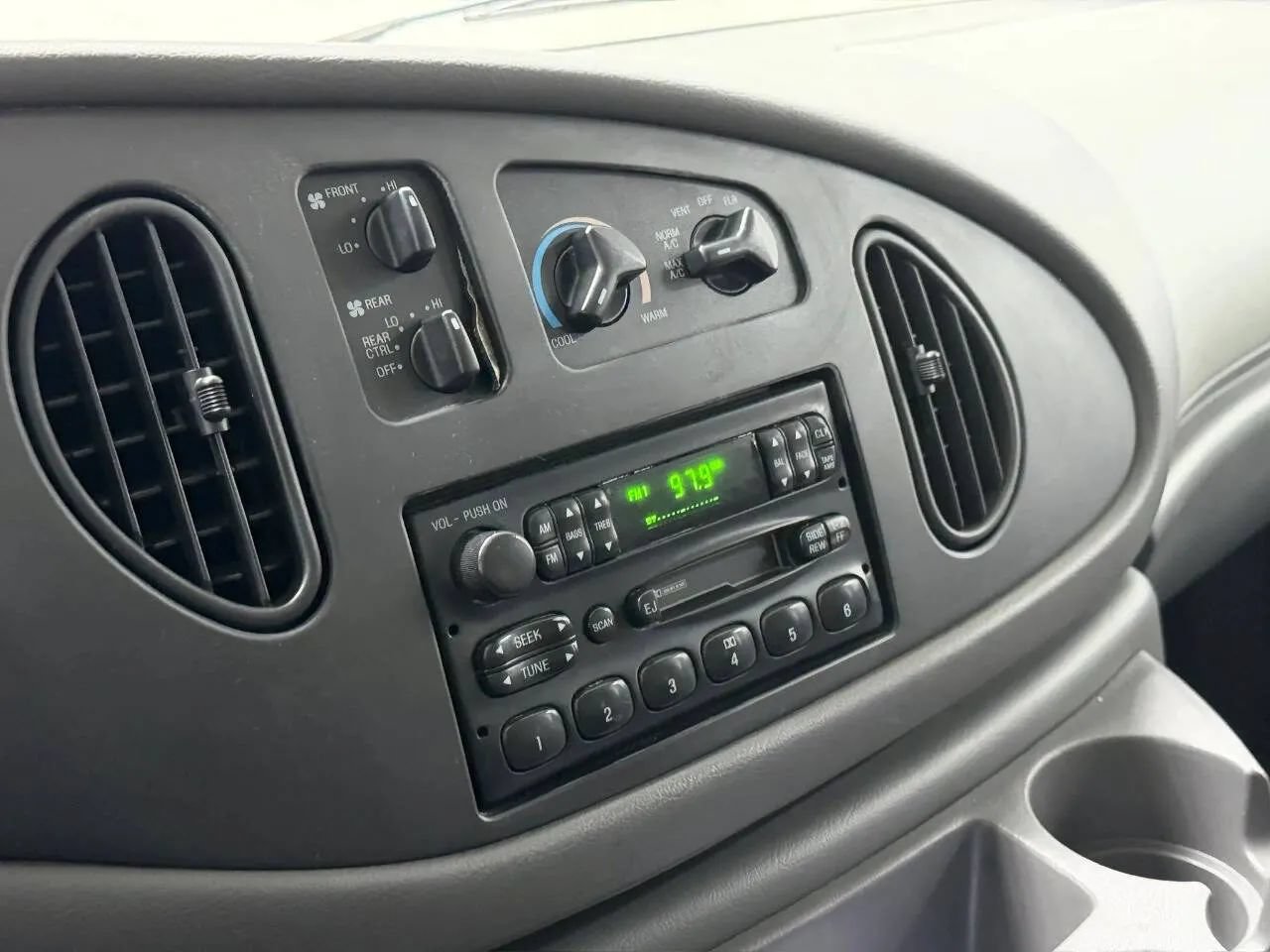 Used 2003 Ford E-350 and Econoline 350 XL RWD image 16