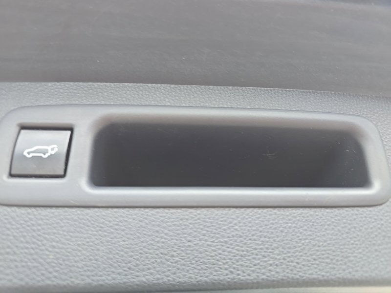 Used 2021 Toyota Highlander XLE AWD/4WD image 32