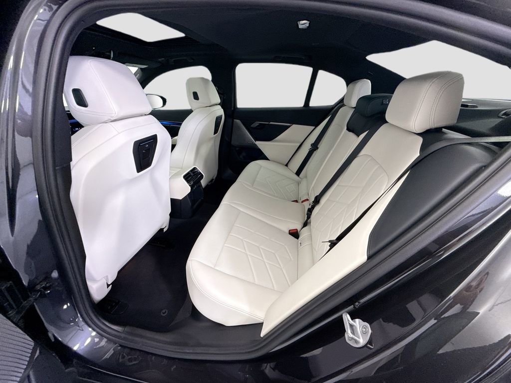 Certified 2026 BMW i5 eDrive40 w/ Premium Package RWD image 20