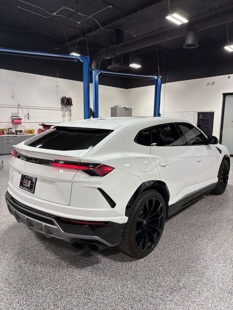 Used 2020 Lamborghini Urus AWD/4WD image 3