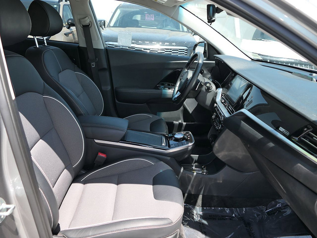 Used 2022 Kia Niro EX FWD image 27