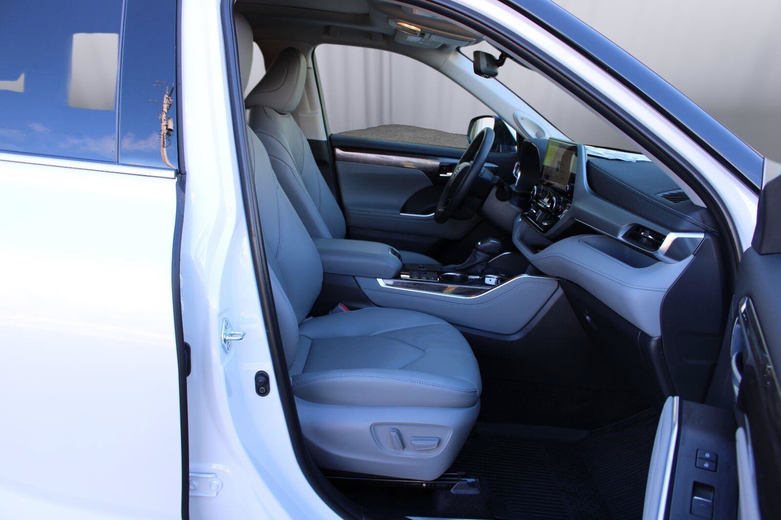Used 2026 Toyota Highlander Platinum AWD/4WD image 43