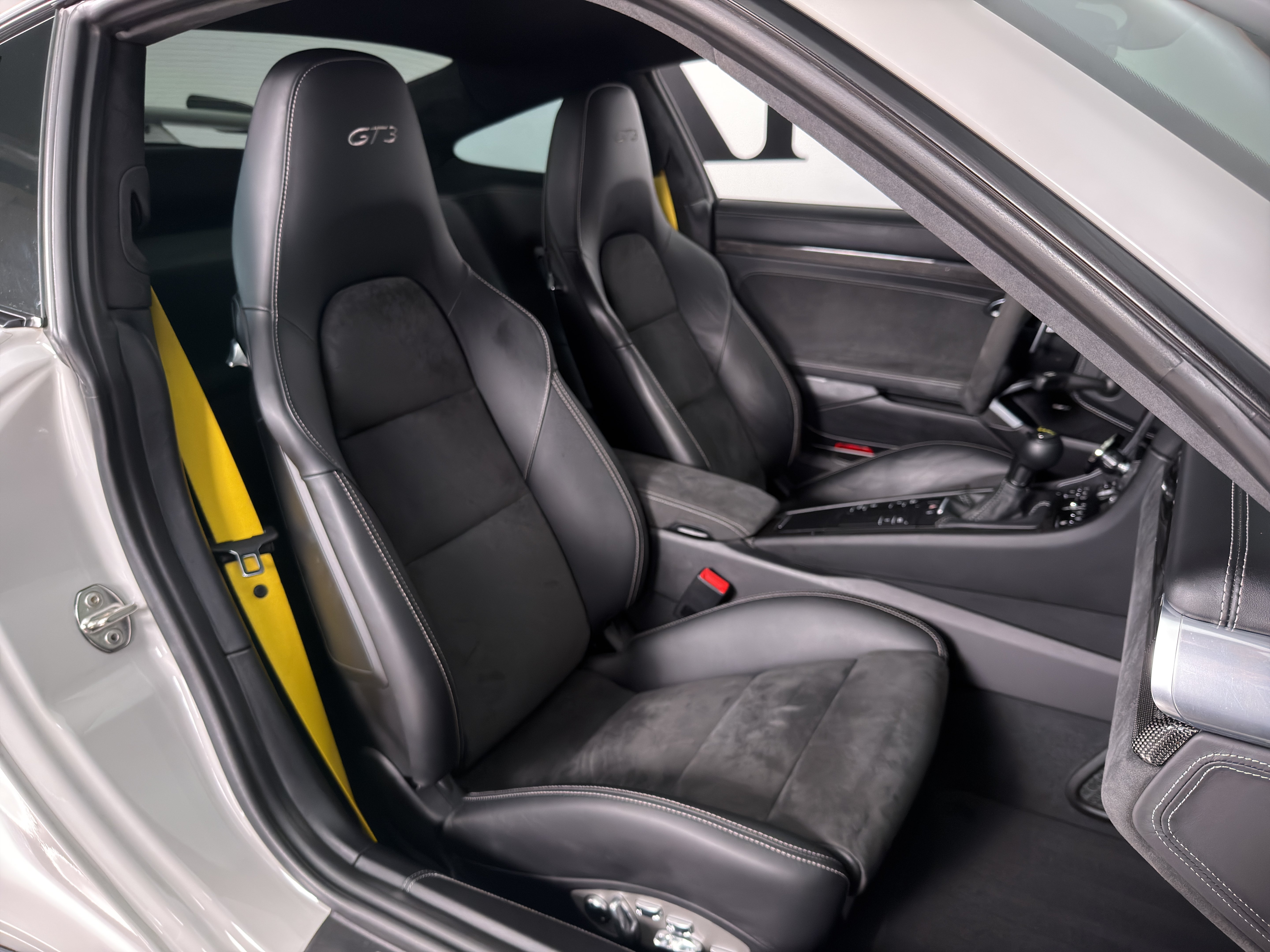 Used 2018 Porsche 911 GT3 RWD image 17