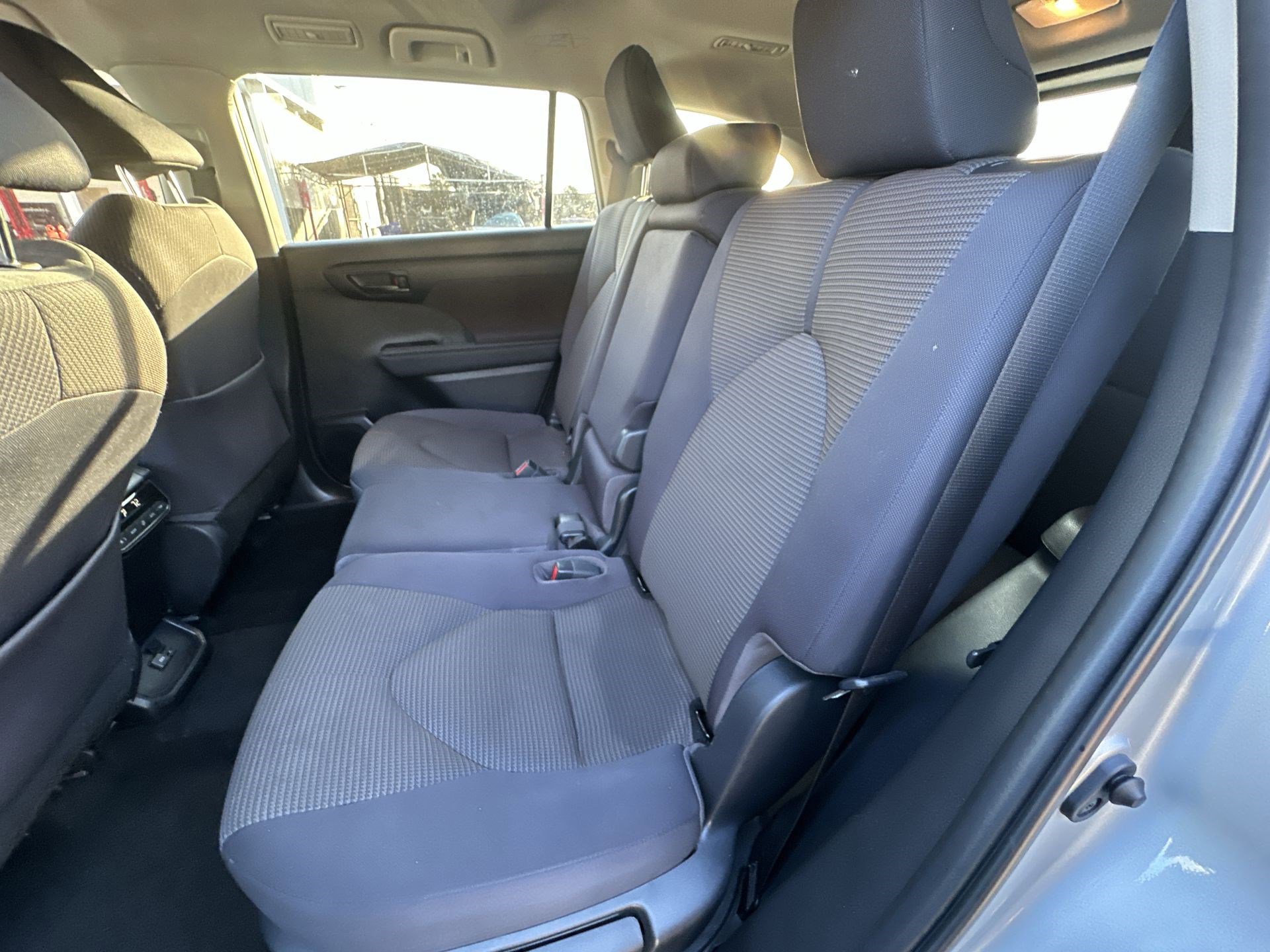 Used 2023 Toyota Highlander LE image 26