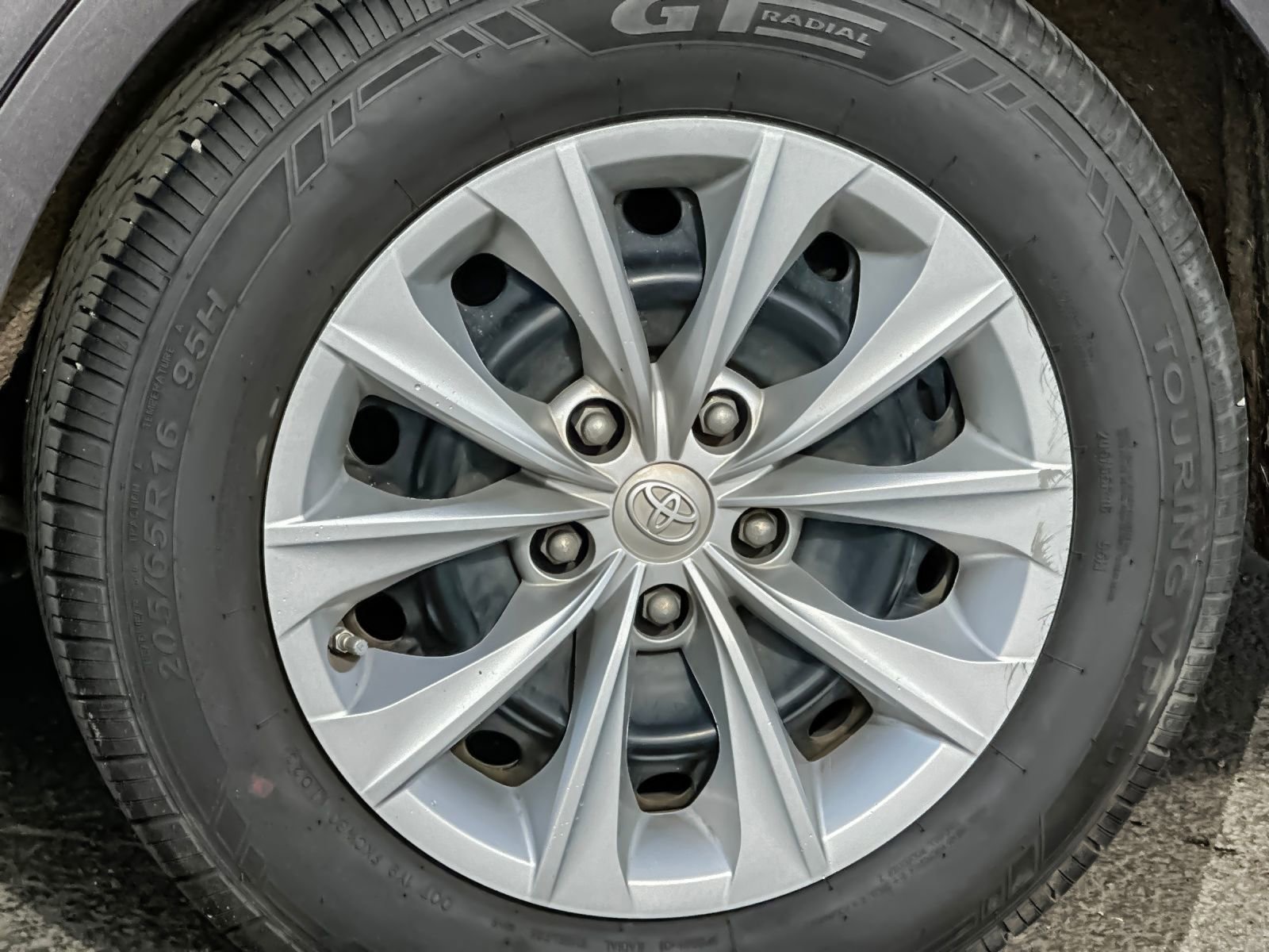 Used 2016 Toyota Camry LE image 23