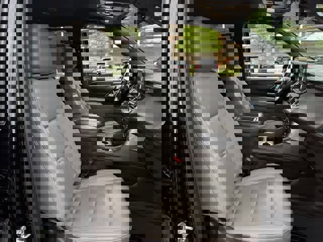 Used 2024 Chevrolet Tahoe Z71 w/ Luxury Package image 28