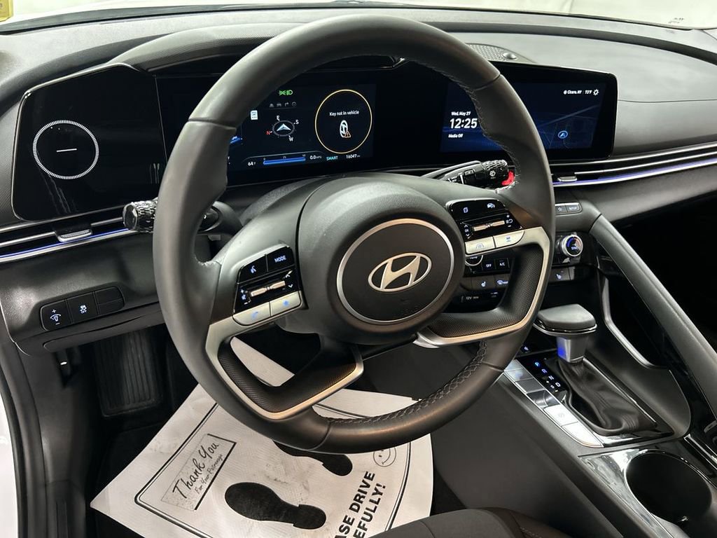Used 2024 Hyundai Elantra SEL w/ Convenience Package FWD image 4
