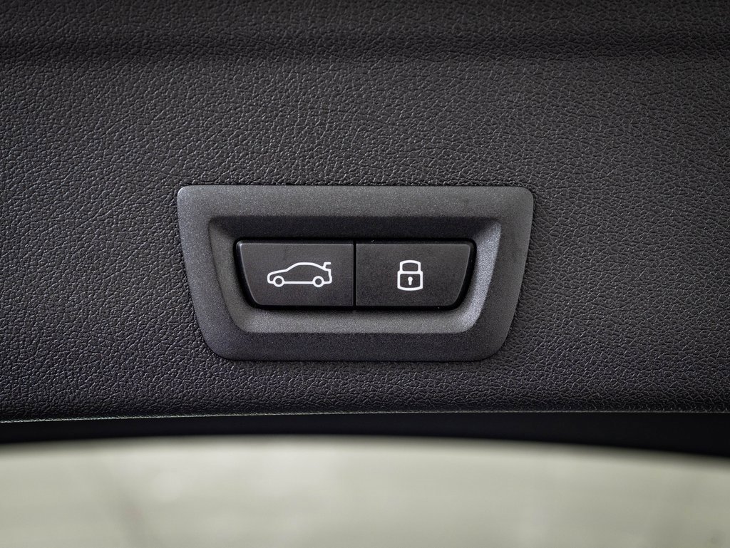 New 2026 BMW X6 xDrive40i w/ Climate Comfort Package image 18