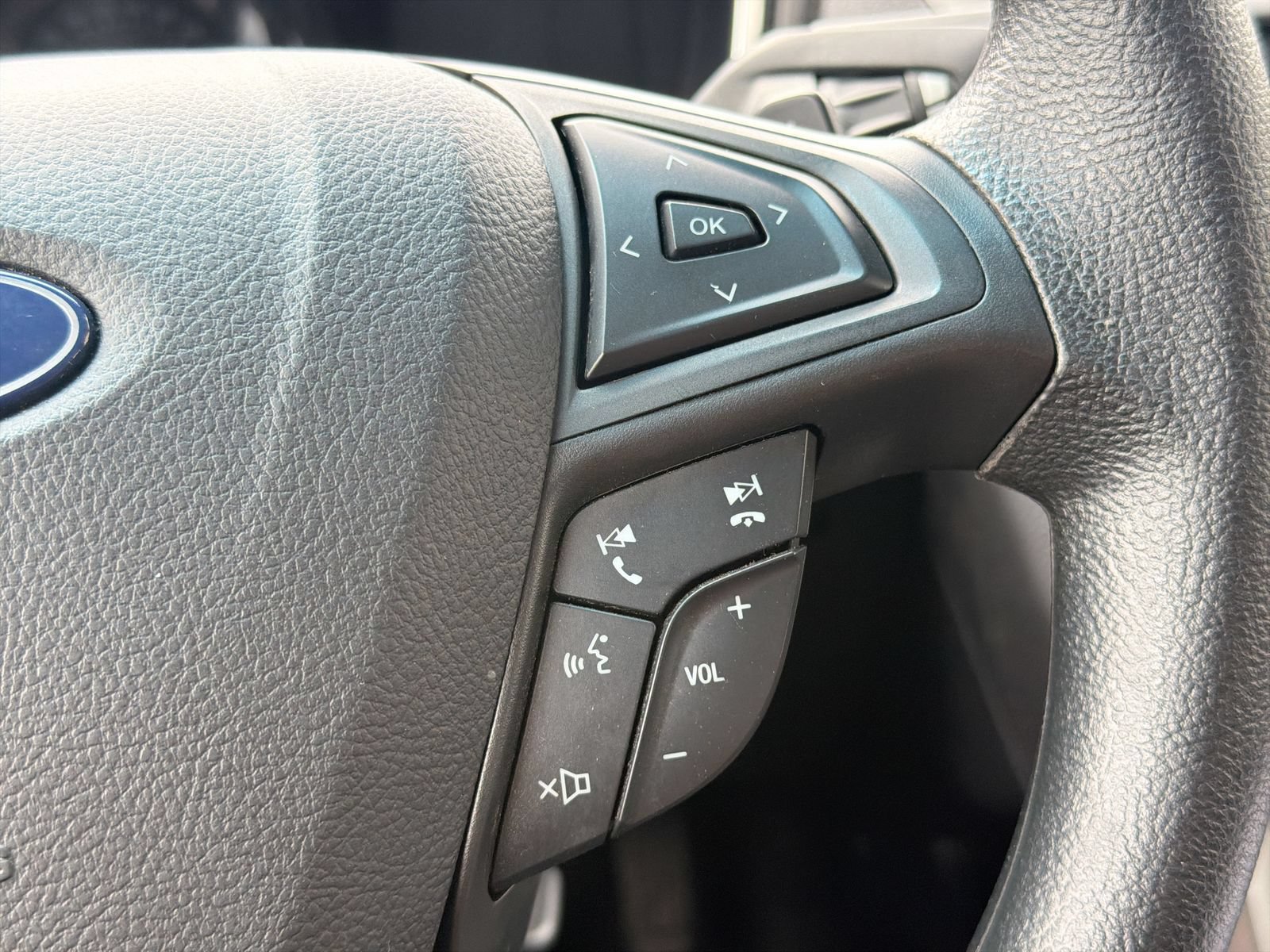 Used 2020 Ford Fusion SE FWD image 25