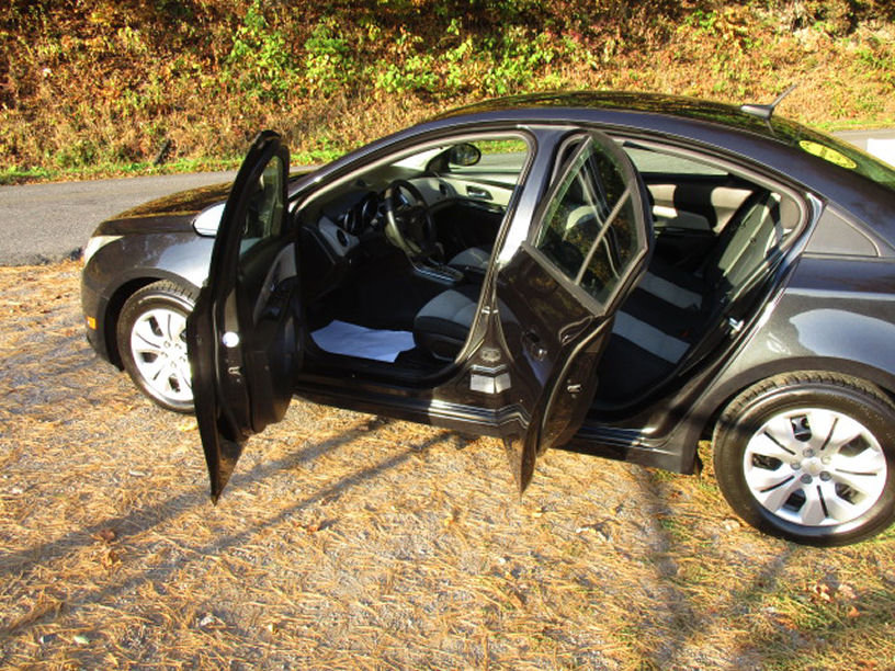 Used 2014 Chevrolet Cruze LS FWD image 11