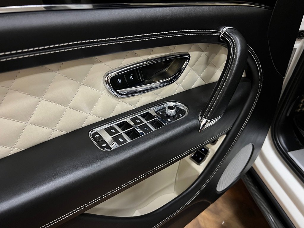 Used 2019 Bentley Bentayga image 26