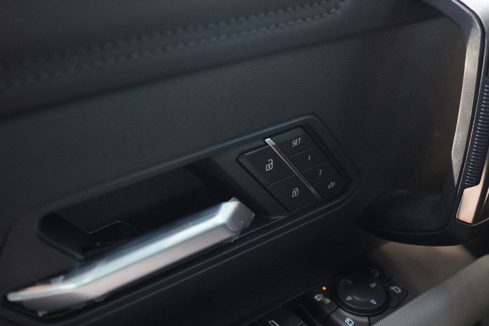 New 2025 GMC Hummer EV 2X w/ LPO, Dark Essentials Package image 20
