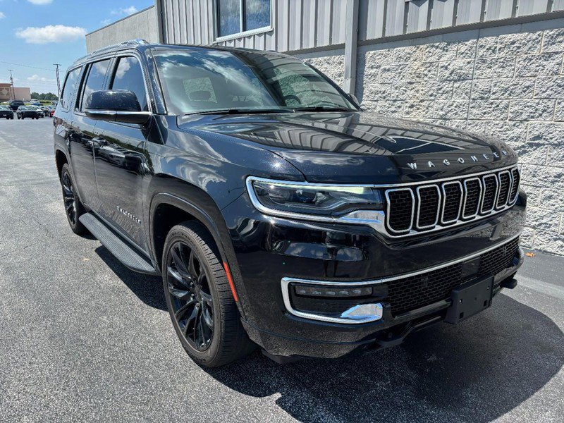 Used 2023 Jeep Wagoneer 4WD image 2