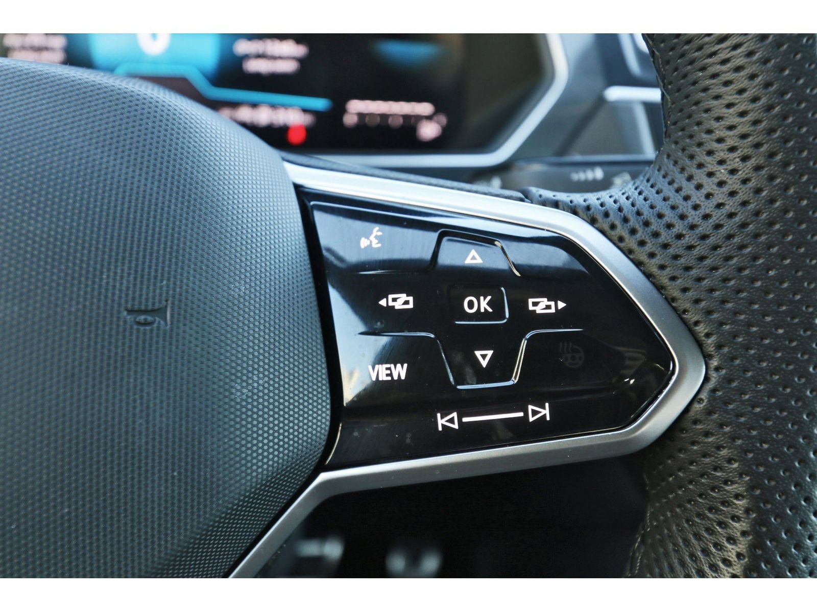 Used 2024 Volkswagen Tiguan SE R-Line w/ MDO Package, Three-Row image 20