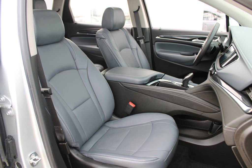 Used 2020 Buick Enclave Essence image 28