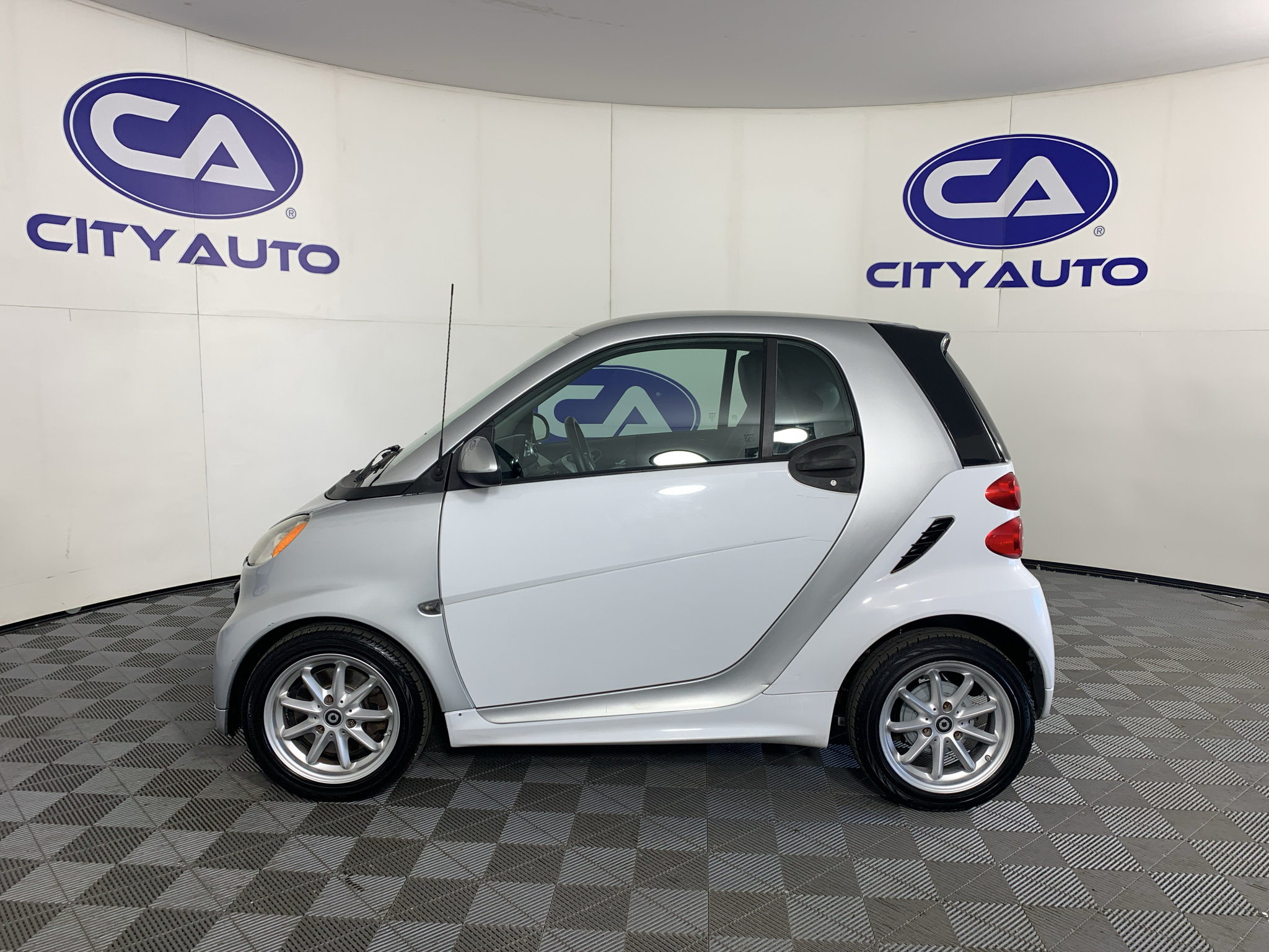Used 2015 smart fortwo pure RWD image 6