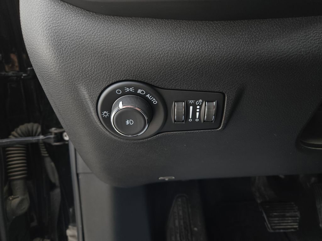 Used 2022 Jeep Compass Limited image 13