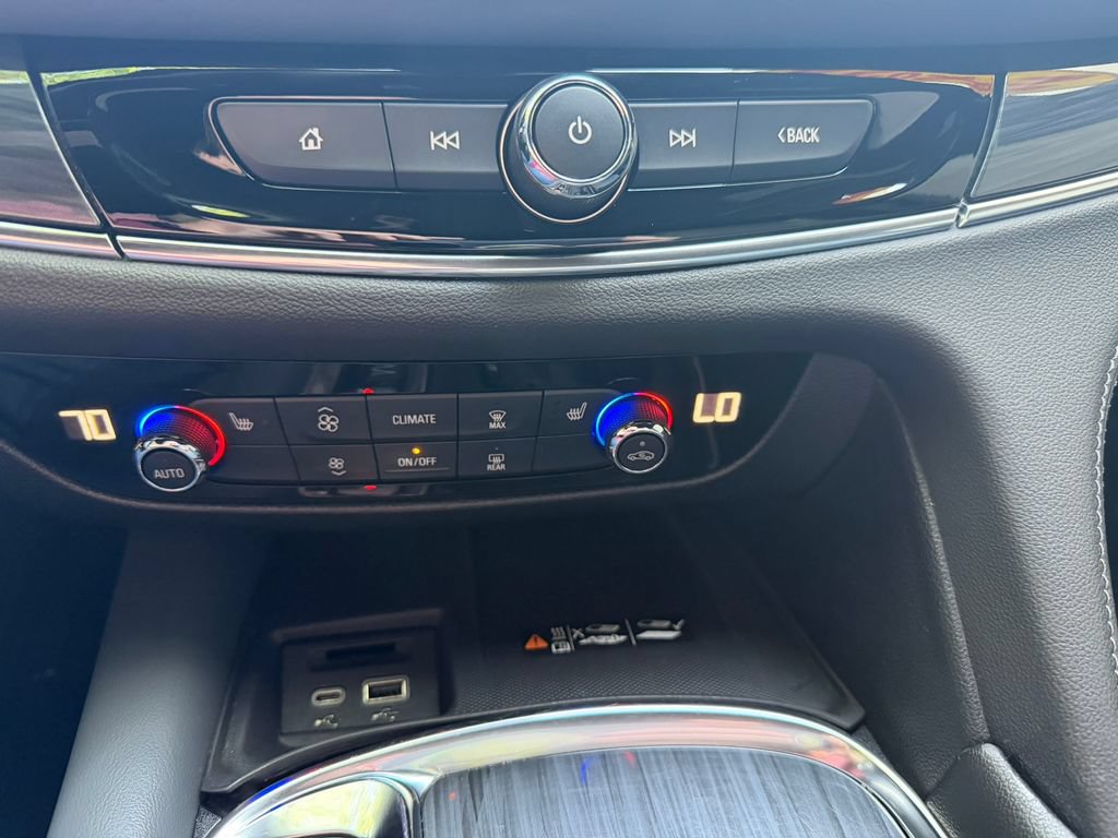 Used 2024 Buick Enclave Essence FWD image 15