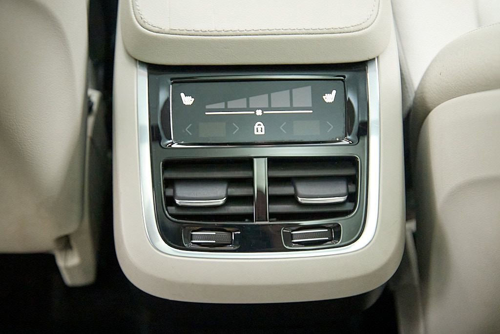 Used 2024 Volvo XC90 B6 Plus w/ Protection Package Premier image 25