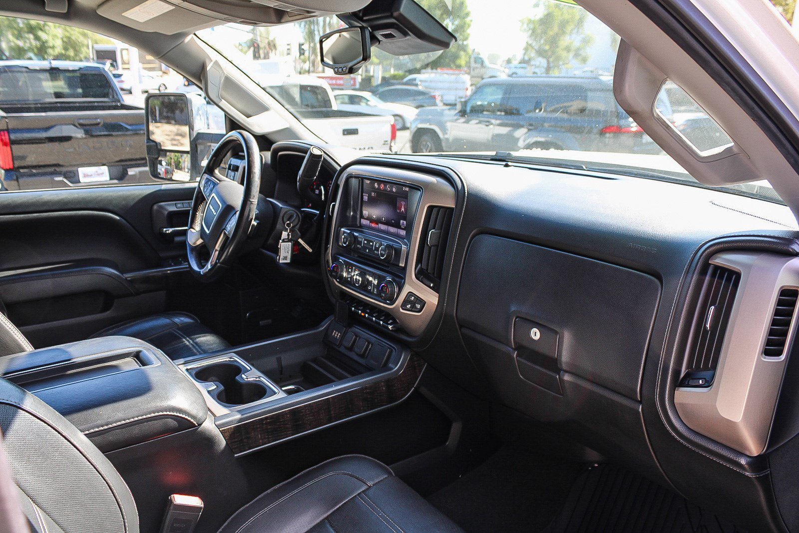 Used 2015 GMC Sierra 2500 Denali w/ Duramax Plus Package AWD/4WD image 18