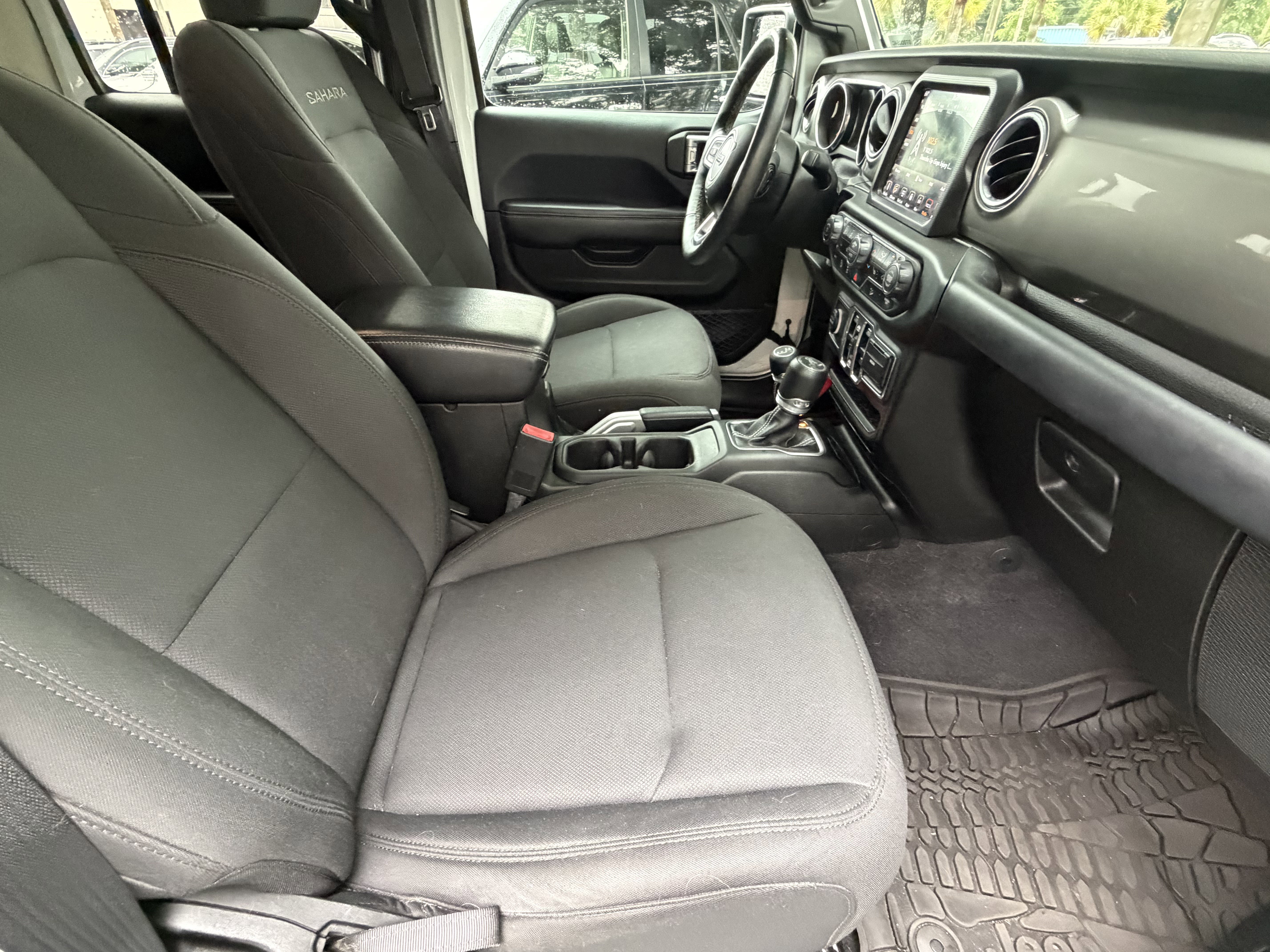 Used 2018 Jeep Wrangler Unlimited Sahara AWD/4WD image 32