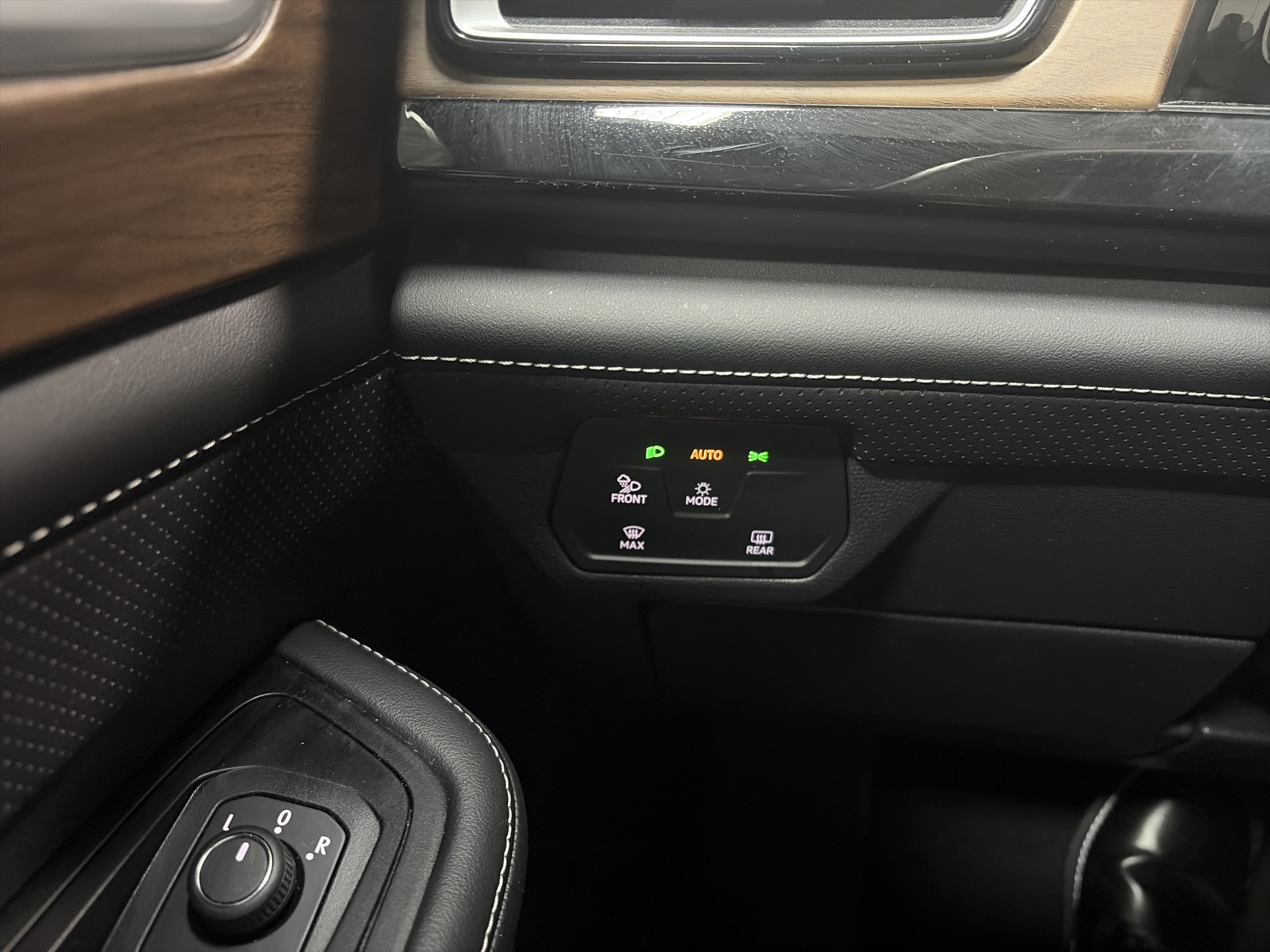 Certified 2025 Volkswagen Atlas SE image 16